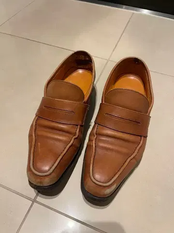 브라운 스트라이프 디자인 로퍼