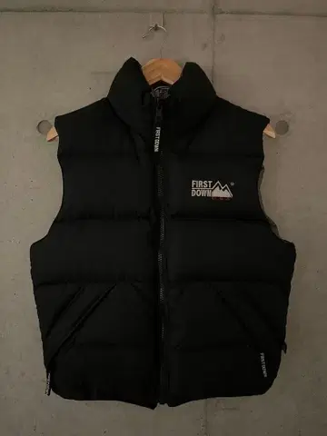 FIRST DOWN 다운 베스트 블랙 그레이 리버서블