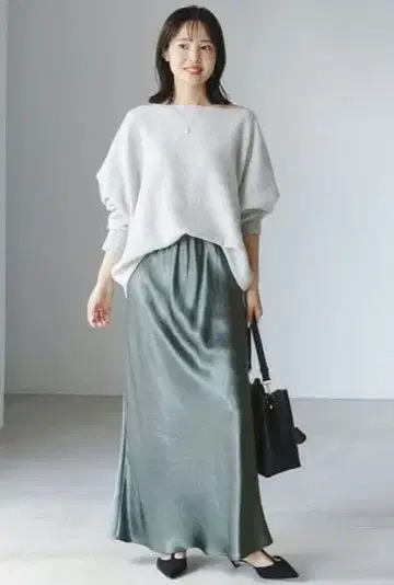 Noble 내로우 A라인 새틴 스커트