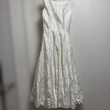 아이보리 자수 새틴 A라인 웨딩 드레스