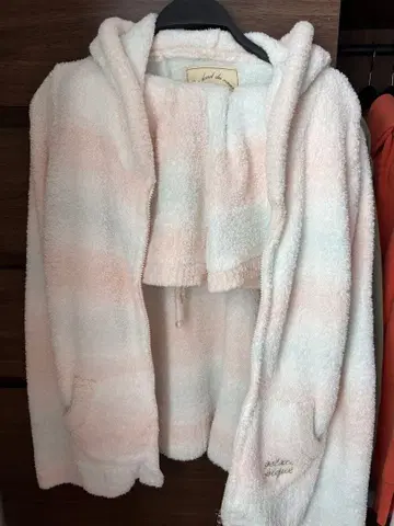 새상품급 gelato pique 젤라또피케 후드 부착 룸웨어 상하의 세트