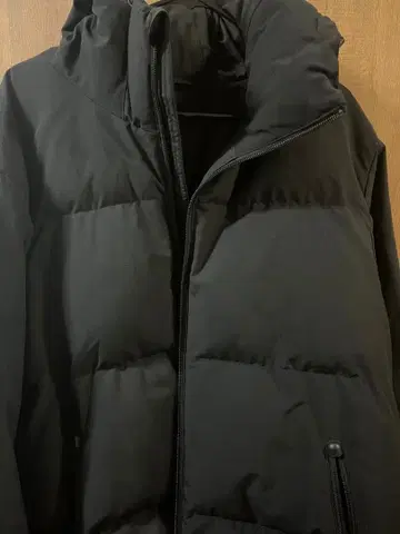 GU 블랙 다운 자켓 후드 부착