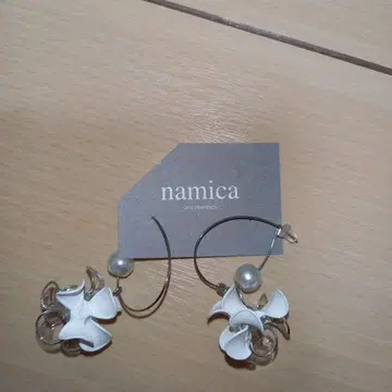 namica 플라워형 후프 귀걸이