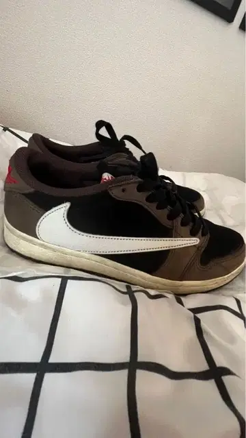 트래비스 스캇 AJ1 로우1 다크 모카