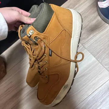 VANS 브라운 하이컷 스니커즈