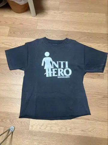 anti hero x girl 콜라보 t셔츠