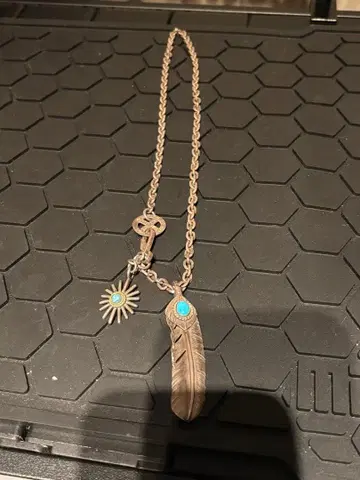 고로쿠로 터콰이즈 페더 목걸이