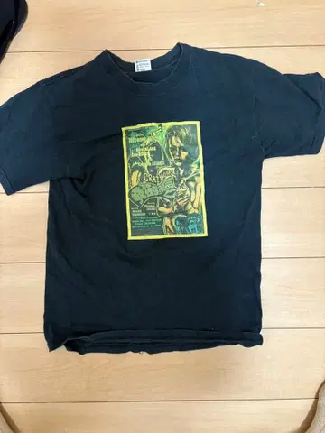 로킨 제리빈 t셔츠 발광하는 입술