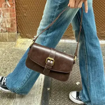 브랜디 멜빌 브라운 버클 백