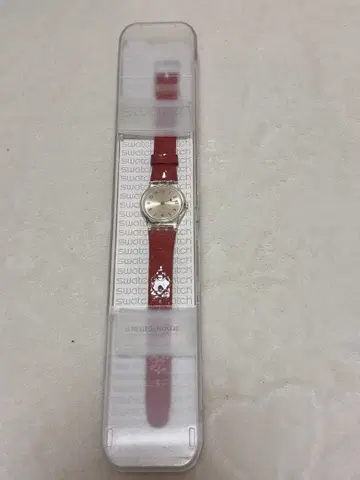 스와치 STRAWBERRY JAM 시계