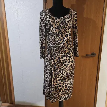 EGERIE 에제리 레오파드 무늬 7부 소매 트위스트 원피스