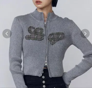 EMODA 패치 로고 플레이팅 니트