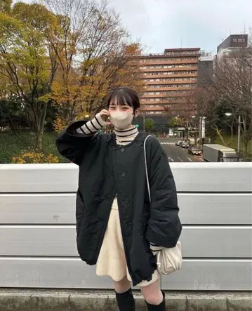 Hinari 노카라 충전솜 스티치 코트 블랙 다운 자켓