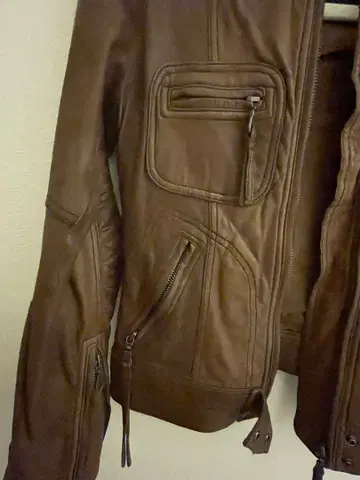 Alahouse Decouette Luxe 브라운 라이더 자켓