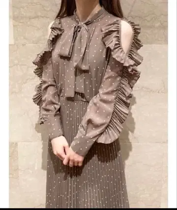 SNIDEL 스나이델 쉬폰 보타이 도트 원피스 베이지