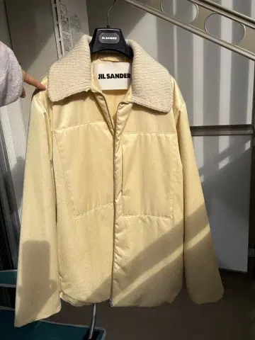 질 샌더 아우터 크림색 옐로우 컬러 옷깃 니트