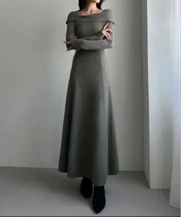 Louere 아지메 오프숄더풍 니트 플레어 원피스 그레이