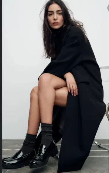 12월 세일 자라 에나멜 가죽풍 페니 로퍼 블랙 통굽 41