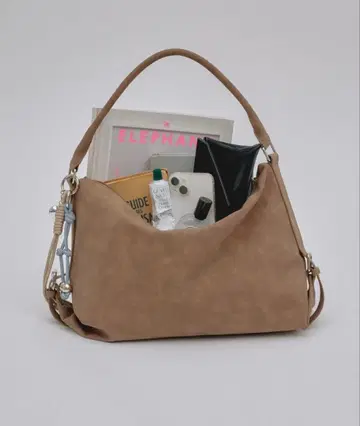 [ yomo 기획 ] 참 포함 원 핸들 벨트 디자인 백