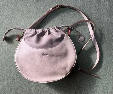 [ 미사용 ] Diu 가죽 숄더백