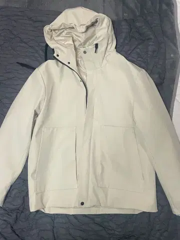 ZARA 후드 부착 화이트 자켓 EUR XL
