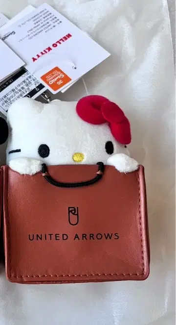 유나이티드 애로우즈 x 헬로키티 콜라보 참 빨간색 레드