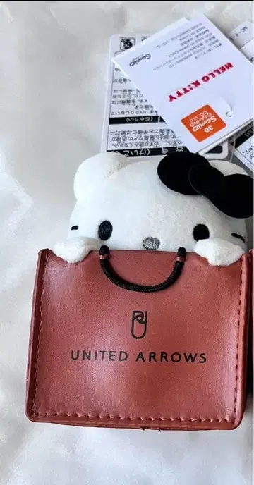 유나이티드 애로우즈 x 헬로키티 참 마스코트 블랙