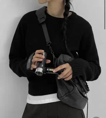 blackup 스테인 라운드 니트 블랙