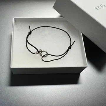 Suman Dhakhwa 수만다크와 팔찌