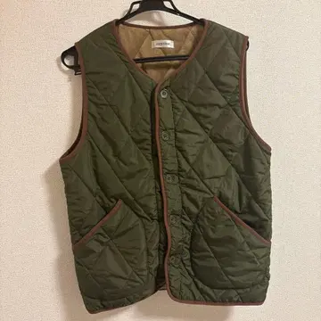 올리브 그린 퀼팅 다운 베스트