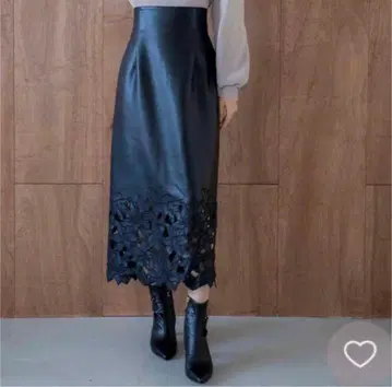 노엘라 컷워크 자수 타이트 스커트