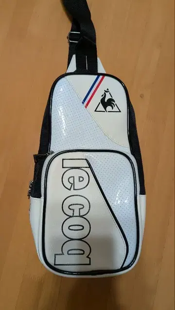 르꼬끄 스포르티브 바디백 화이트