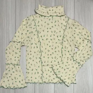 kutir 쿠티르와 레트로 꽃무늬 플레어 슬리브 멜로 터틀 그린