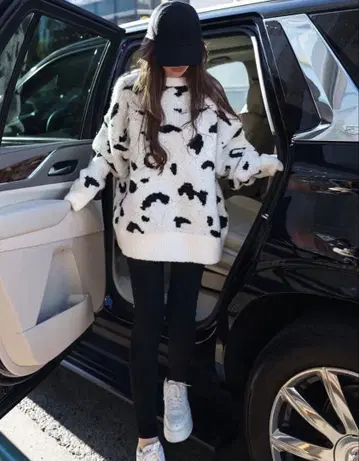 Glam Lips 8주년 기념 풀오버 니트 디자인