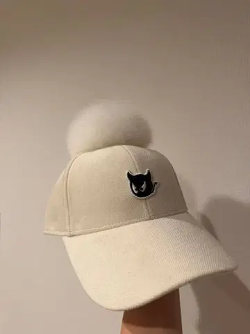 고양이 자수 폼폼 포함 캡