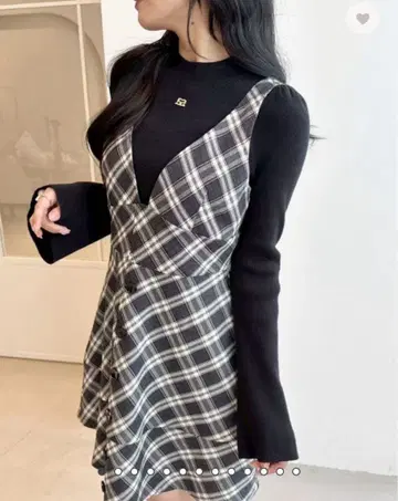 [ AnMILLE ] 미니 버튼 절개 원피스