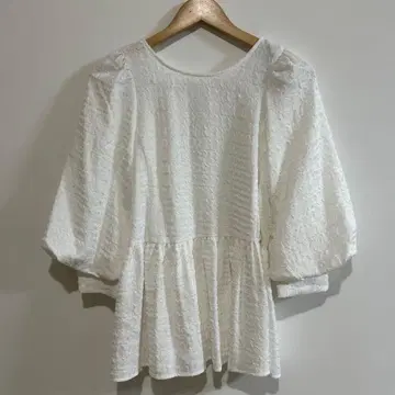 SHIPS quaranciel 자카드 퍼프 슬리브 플레어 블라우스