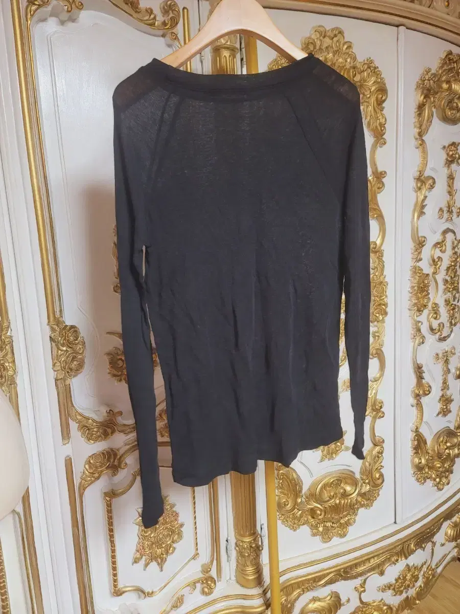 Black long-sleeved t-shirt basic tee