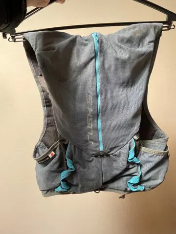 경량 메쉬 백팩 그레이 퍼고웍스 러쉬 5R 트레일 러닝 등산