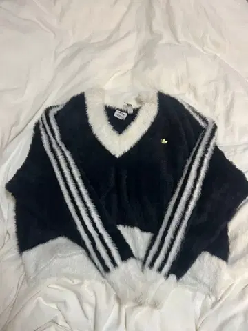 adidas 퍼 V넥 스웨터