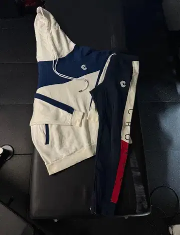 크로노스 후드 부착 맨투맨 & 조거 팬츠 세트 S 사이즈