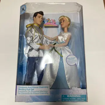 신데렐라와 왕자 챠밍의 웨딩 인형 세트