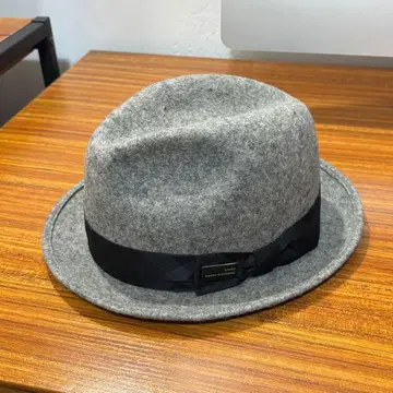 CA4LA 그레이 울 햇 stand naked in cosmos