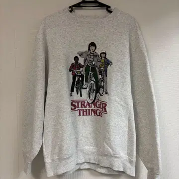 GU 스트레인저 싱스 맨투맨 S