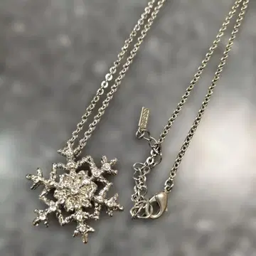 GUESS 목걸이 실버 컬러 크리스탈 디자인