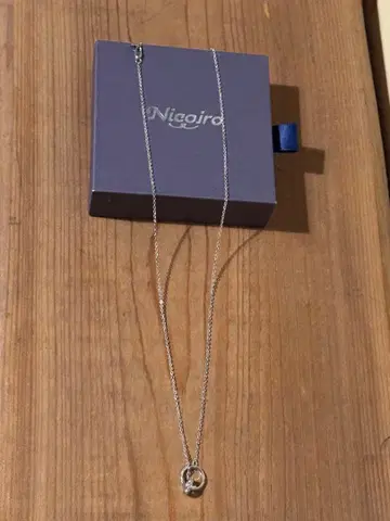 니코이로 목걸이