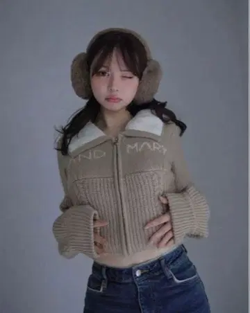 앤드마리 Mary 로고 집업 탑 베이지