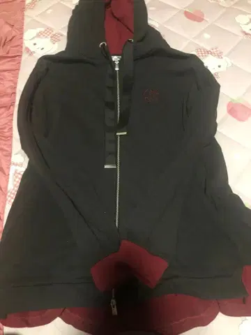 우타프리 탭 나이 란마루 프릴 후드티 카르나이