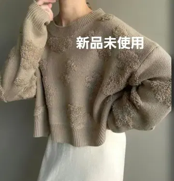 주노아 숏 기장 꽃무늬 니트탑