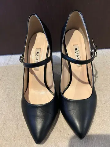 새상품급 다이애나 가죽 스트랩 힐